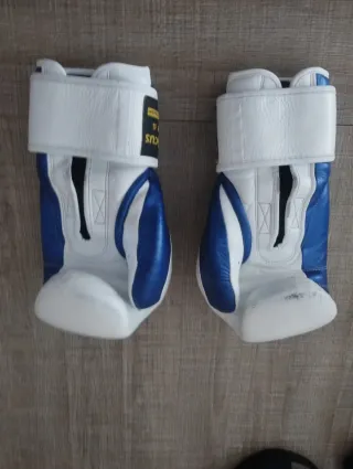 Guantes de boxeo blancos y azules Talla 12
