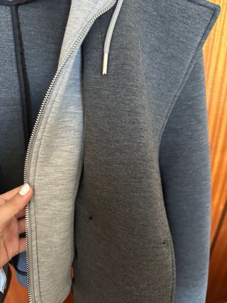 Cazadora Zara Gris con Capucha