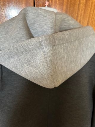 Cazadora Zara Gris con Capucha