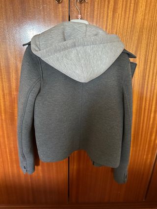 Cazadora Zara Gris con Capucha