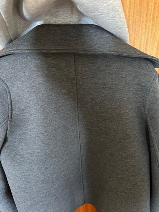 Cazadora Zara Gris con Capucha