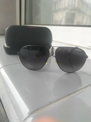 Gafas de sol Carrera con funda