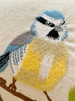 Funda Cojín 50x30cm.Bordado Tres Pajaritos.70%Lino