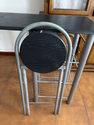Urge. Mueble auxiliar cocina. Regalo dos taburetes