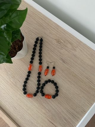 Conjunto de bisutería: collar, pulsera y pendiente