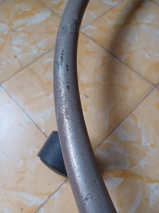 Perchero media curva graduable