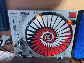 Pareja Tocadiscos DJ Akiyama DJ2000