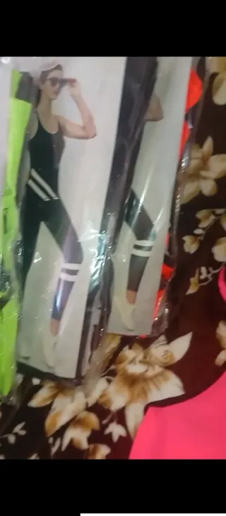 Conjunto deportivo negro y rosa