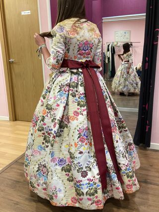 Traje de Fallera 13/14 años .