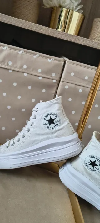 Converse de plataforma color beige talla 39