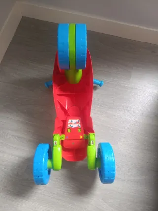 Moto correpasillos VTech musical