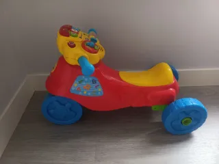 Moto correpasillos VTech musical