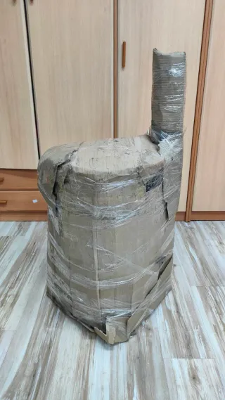 Estufa leña redonda negra y dorada