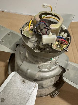 Lámpara Ventilador Metálica Plateada