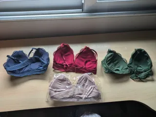 Pack 4 Sujetadores Encaje: azul, rojo, verde y vei