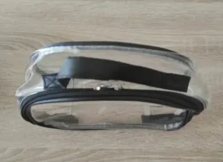 Neceser con botes de viaje