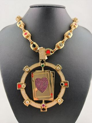 Collar Dorado con Dijes de Naipes y Corazones