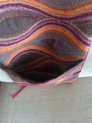 Cartera de mano con estampado étnico