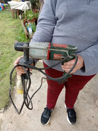 Taladro percutor con cable