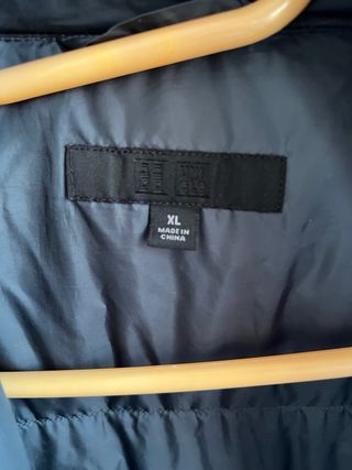 Abrigo Uniqlo gris acolchado