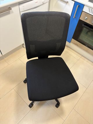Silla de oficina ergonómica con ruedas