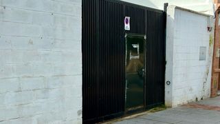 Cancela corredera motorizada con 20 mandos