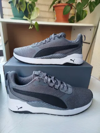 Zapatillas Puma Grises y Negras