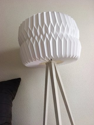 Lámpara de pie blanca moderna