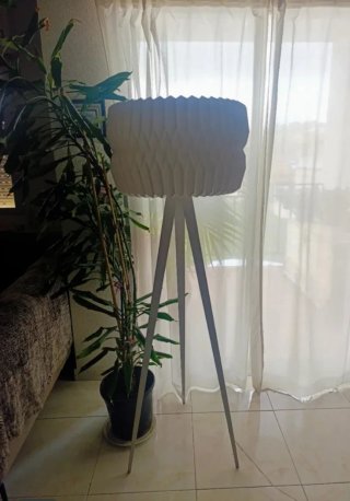 Lámpara de pie blanca moderna