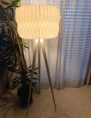 Lámpara de pie blanca moderna