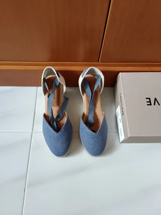 Alpargatas "Lodi" . Sin usar