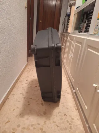 Maleta grande Samsonite. SOLO VENTA EN PERSONA