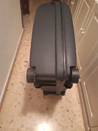 Maleta grande Samsonite. SOLO VENTA EN PERSONA