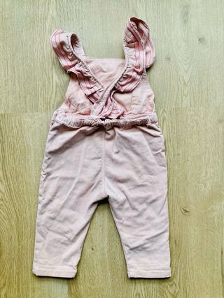 Peto rosa con volantes