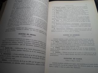 Antico lotto di 2 libri di Chimica Analitica Applicata