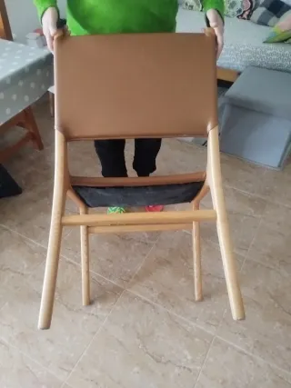 Sillón de cuero y madera