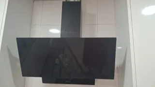 Campana extractora negra