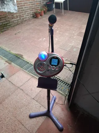 Karaoke infantil con micrófono y luces
