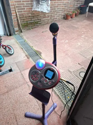 Karaoke infantil con micrófono y luces