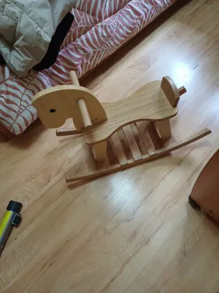 Caballo balancín de madera