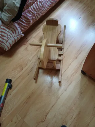 Caballo balancín de madera