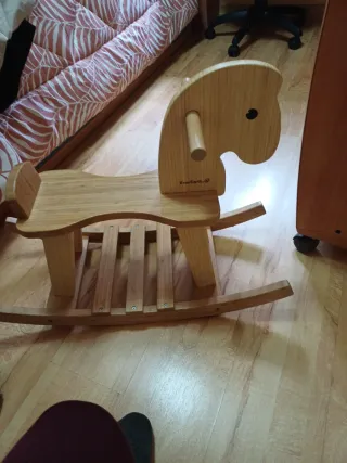 Caballo balancín de madera