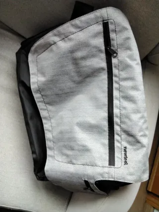 Bolso Newfeel Negro, gris y marrón.