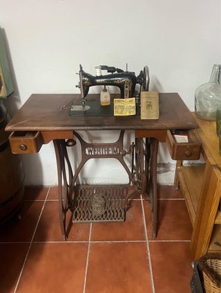 Máquina de coser Wertheim antigua