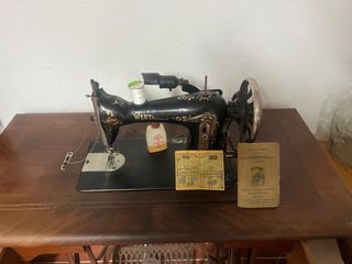Máquina de coser Wertheim antigua