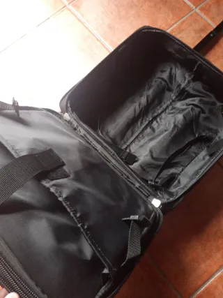 Maleta ejecutiva negra con ruedas