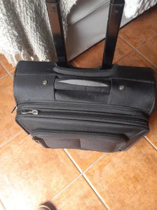 Maleta ejecutiva negra con ruedas