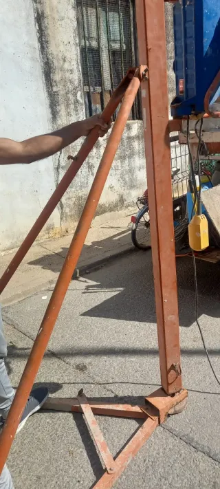 Montacargas eléctrico industrial