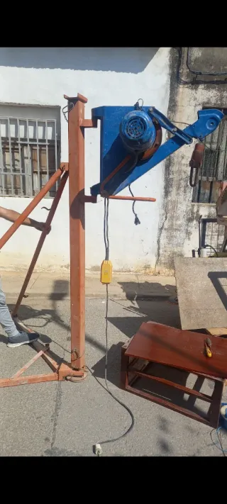 Montacargas eléctrico industrial