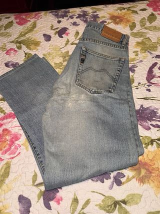 Pantalón vaquero desgastado azul Talla 31/32.